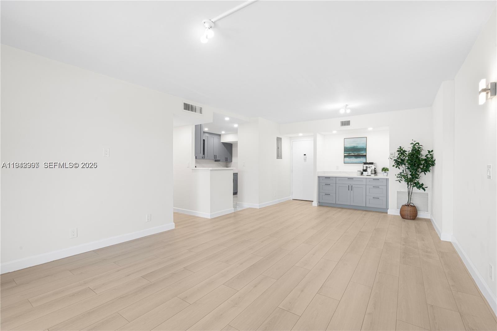 4400 Hillcrest Dr 314B