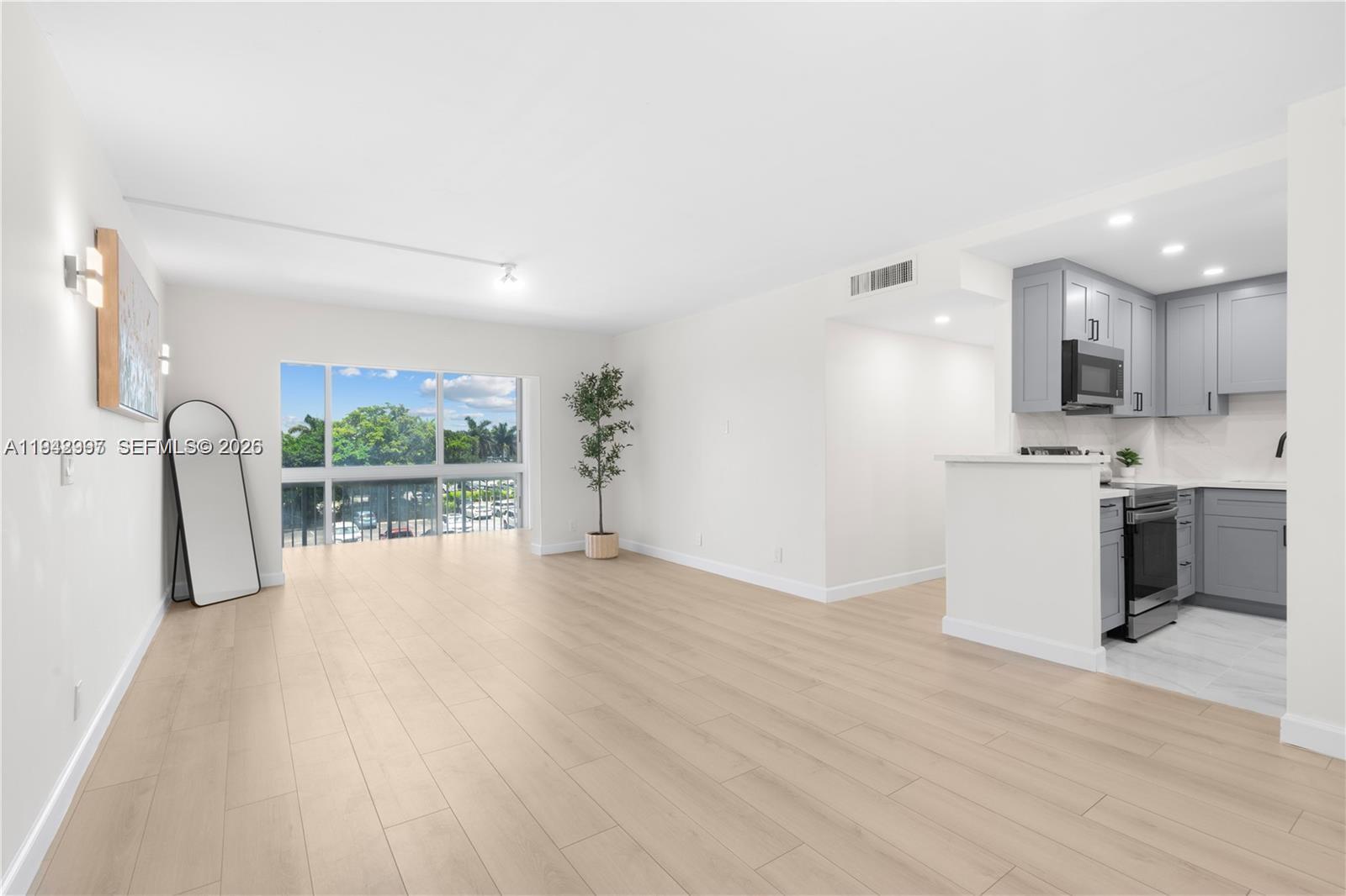 4400 Hillcrest Dr 314B