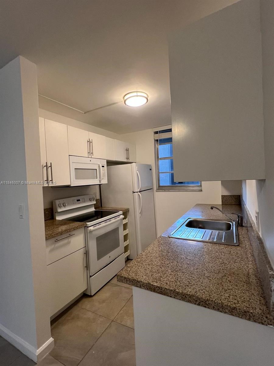 TELSTAR CONDOMINIUM INC - Residential Lease