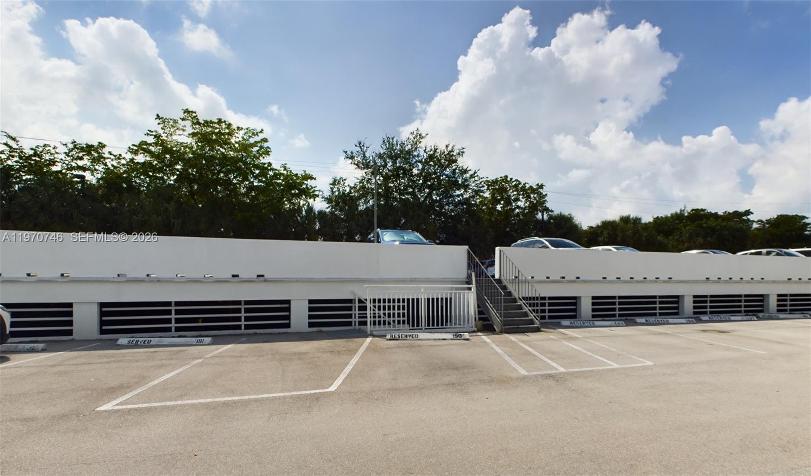 BAYVIEW TOWERS CONDO SOUT - Residential