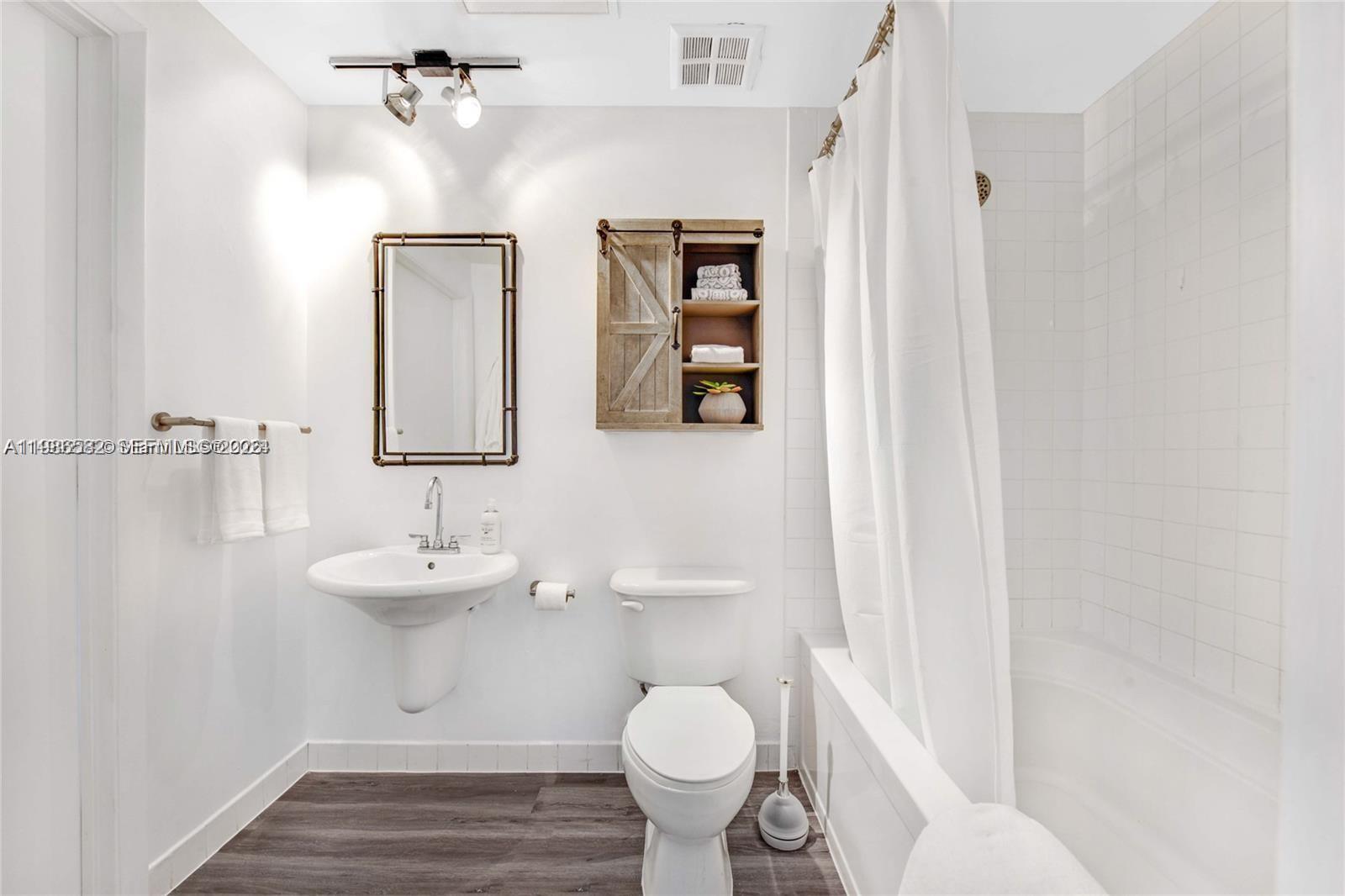 NEO CONDO - Residential Lease