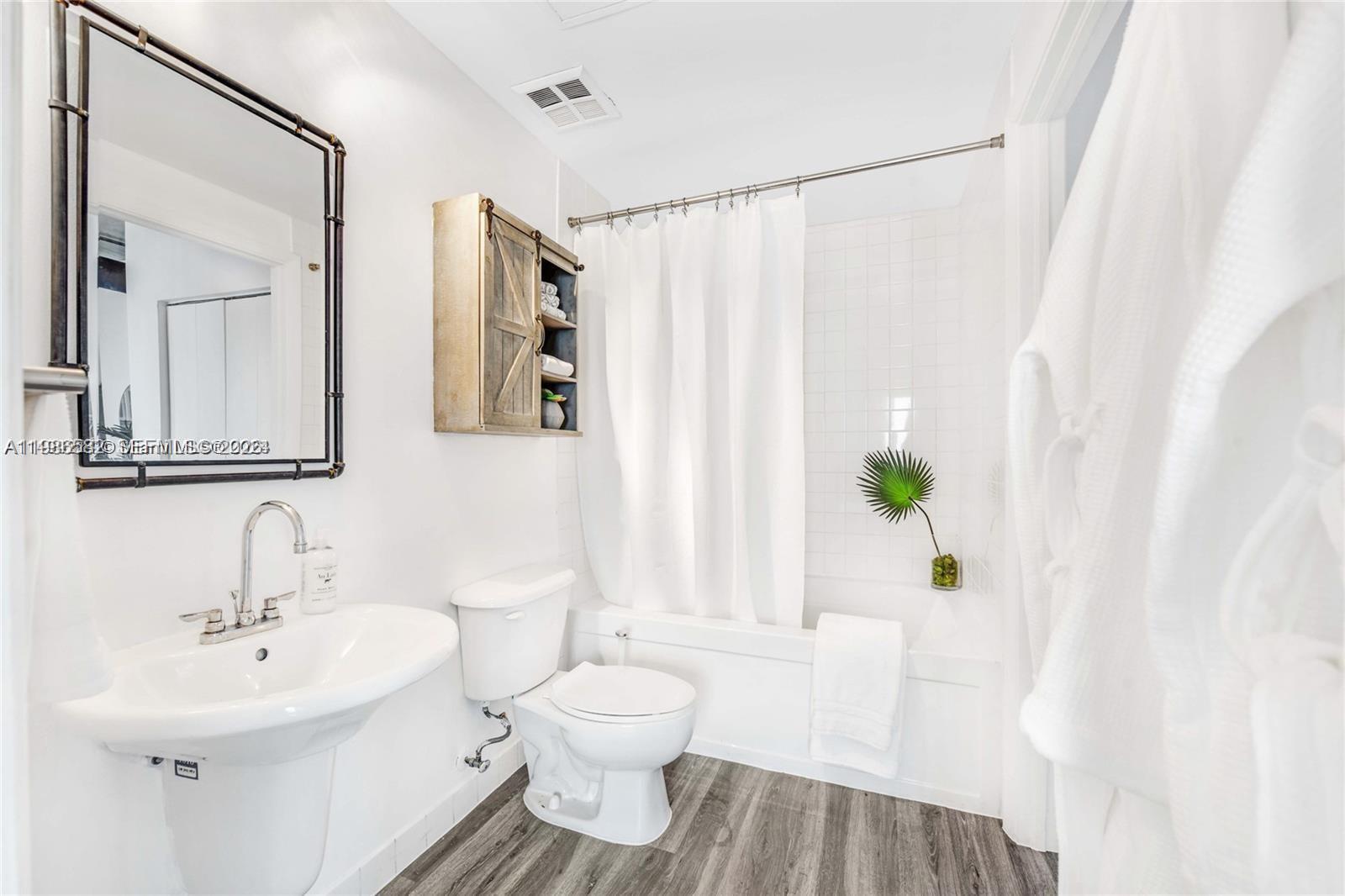 NEO CONDO - Residential Lease