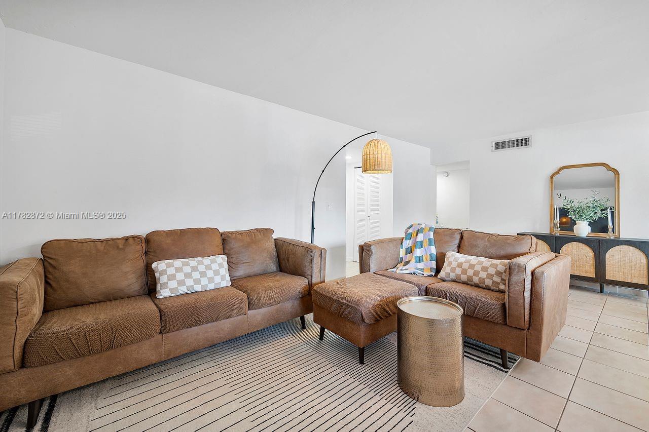 241 W Park Dr 5-103