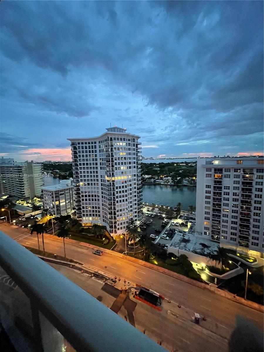 5701 Collins Ave PH09