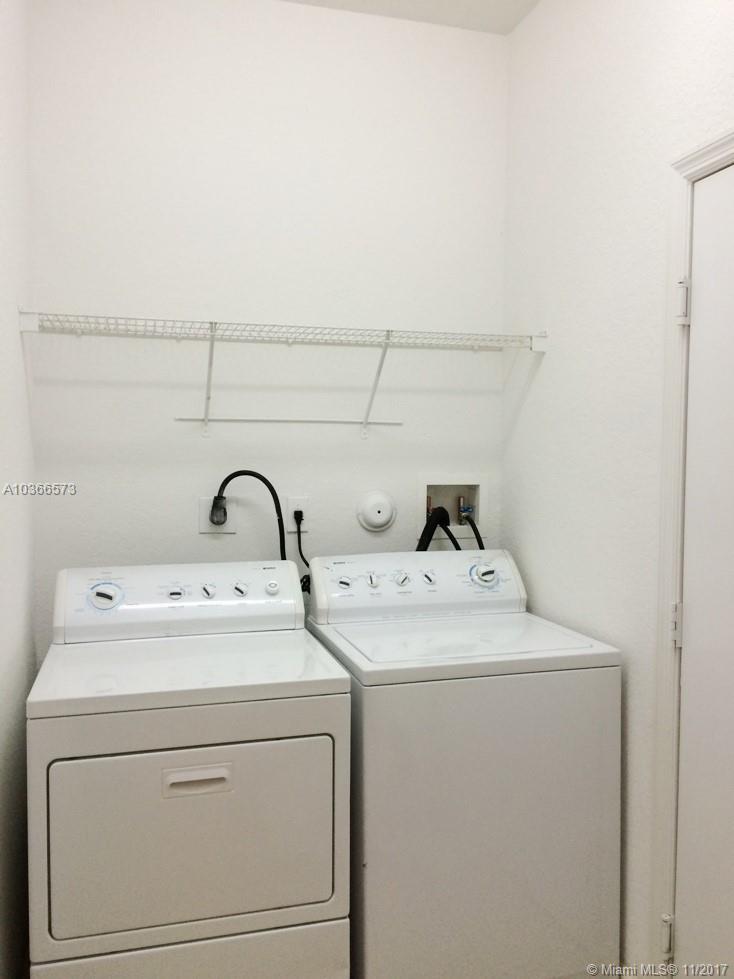 FLORIDIAN BAY ESTATES - Residential Lease