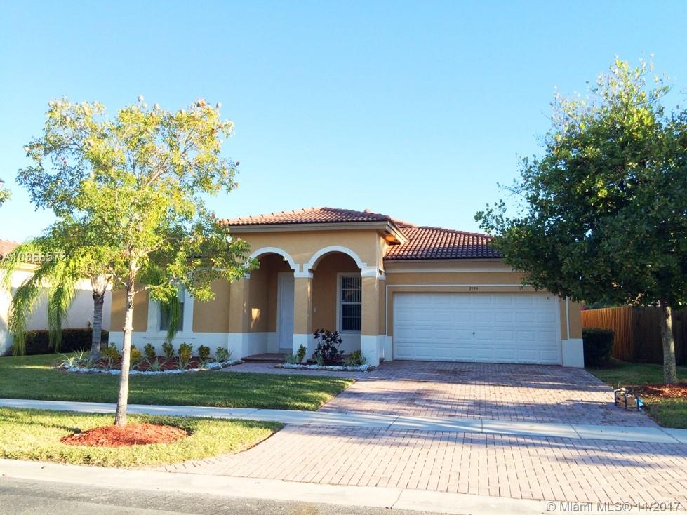 FLORIDIAN BAY ESTATES - Residential Lease