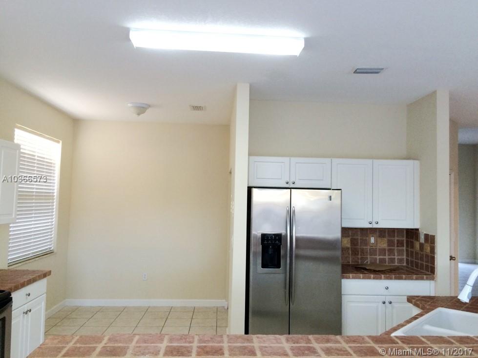 FLORIDIAN BAY ESTATES - Residential Lease