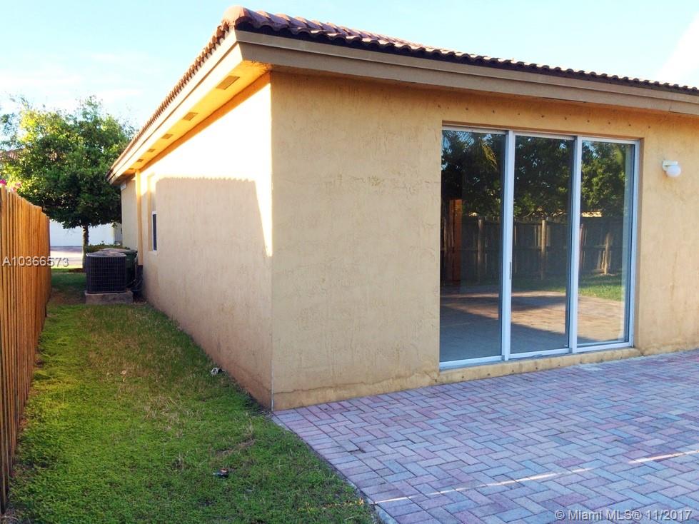 FLORIDIAN BAY ESTATES - Residential Lease