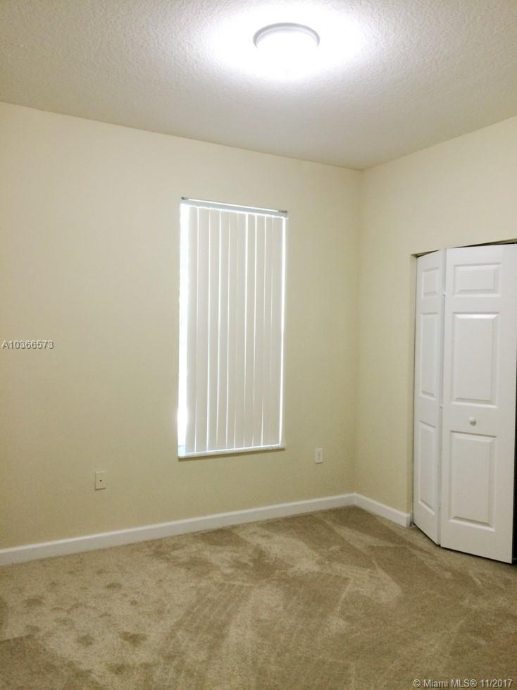 FLORIDIAN BAY ESTATES - Residential Lease