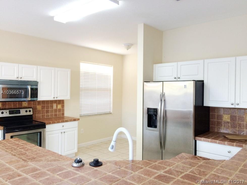 FLORIDIAN BAY ESTATES - Residential Lease