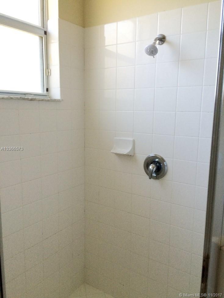 FLORIDIAN BAY ESTATES - Residential Lease