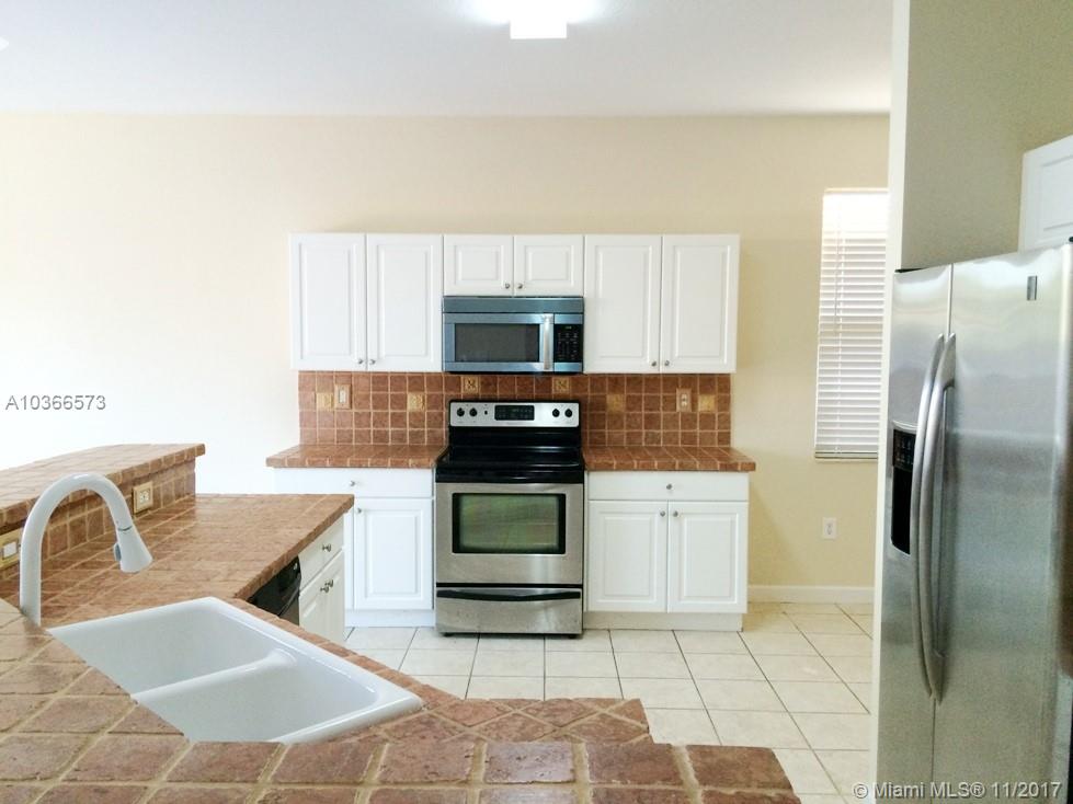 FLORIDIAN BAY ESTATES - Residential Lease