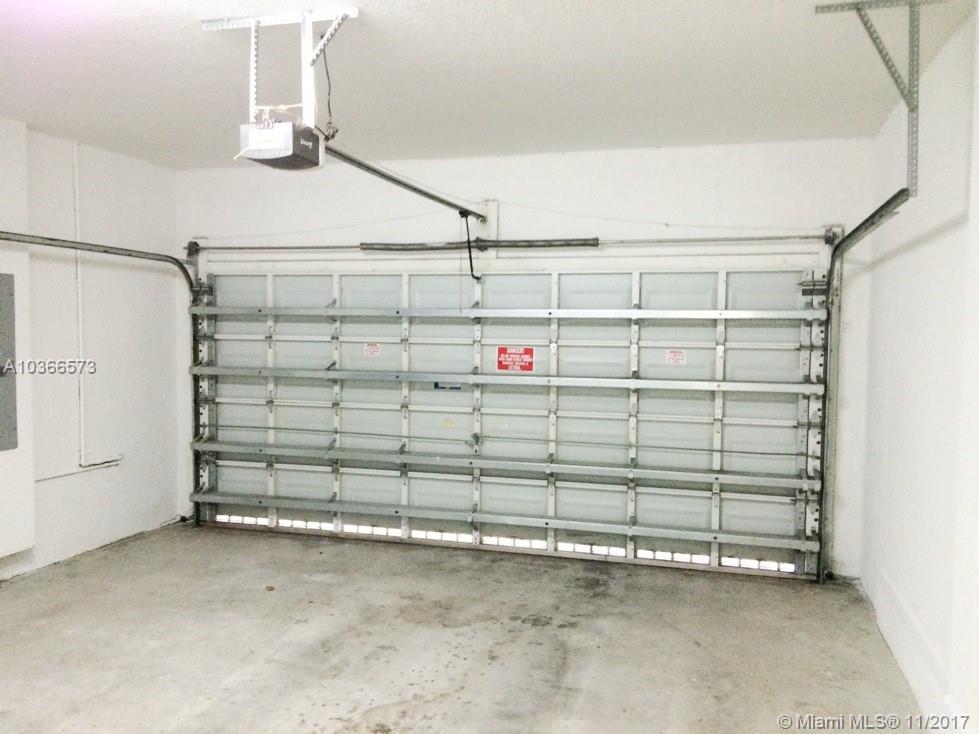 FLORIDIAN BAY ESTATES - Residential Lease