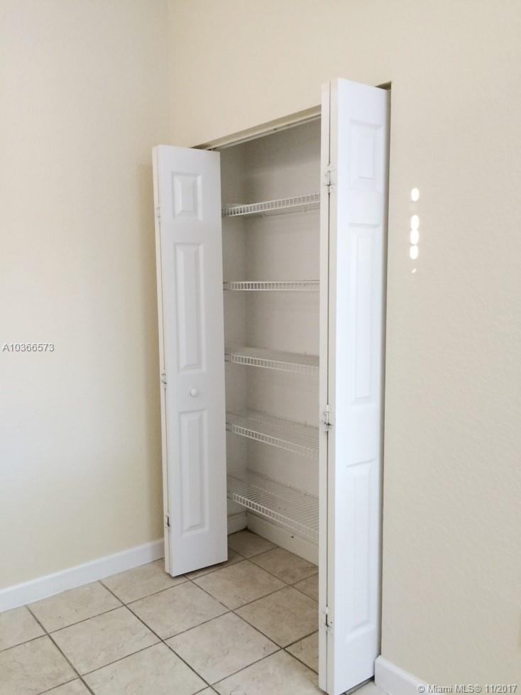 FLORIDIAN BAY ESTATES - Residential Lease