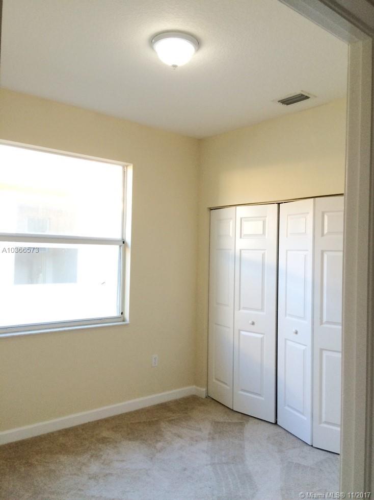 FLORIDIAN BAY ESTATES - Residential Lease