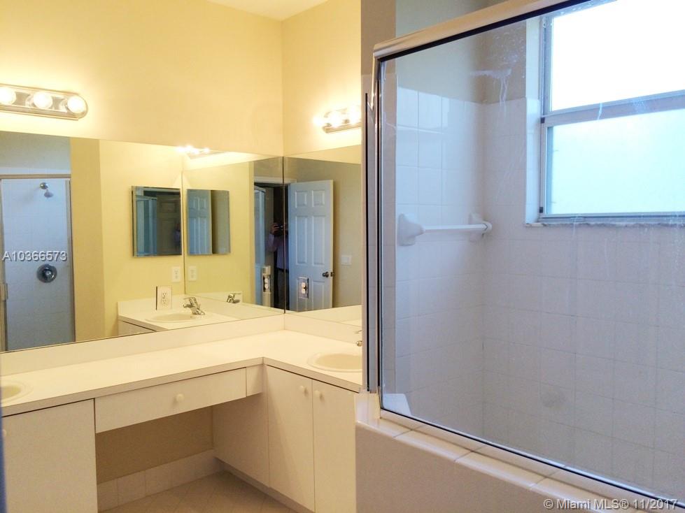 FLORIDIAN BAY ESTATES - Residential Lease