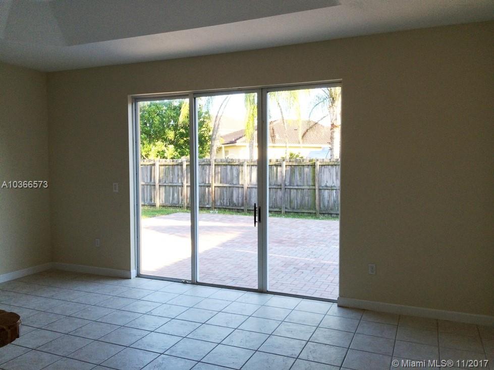 FLORIDIAN BAY ESTATES - Residential Lease