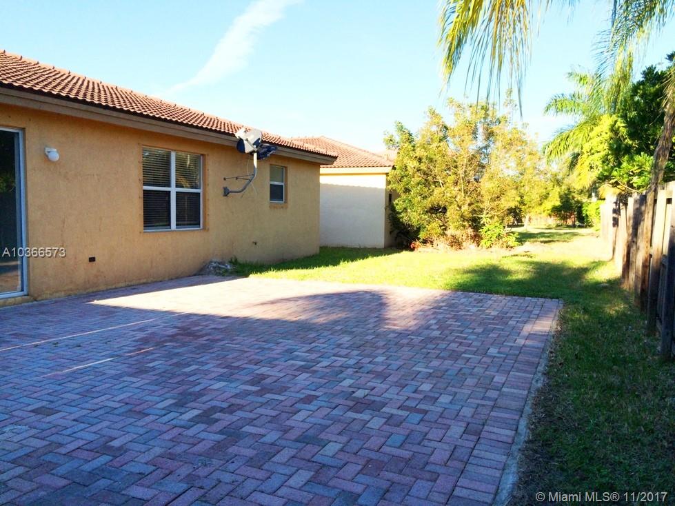 FLORIDIAN BAY ESTATES - Residential Lease