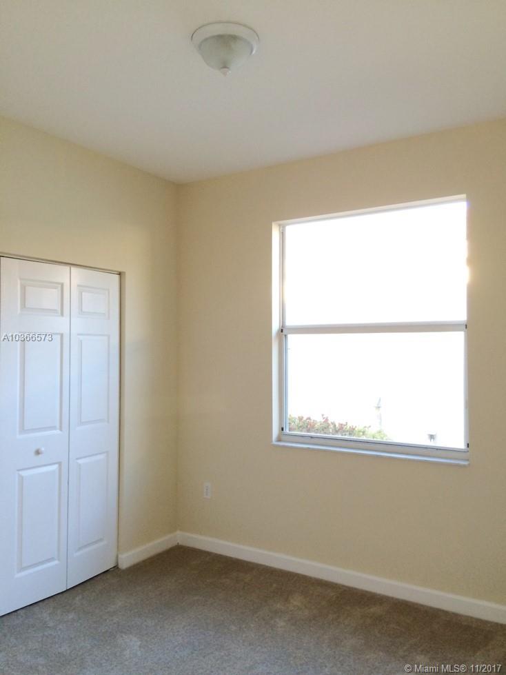 FLORIDIAN BAY ESTATES - Residential Lease