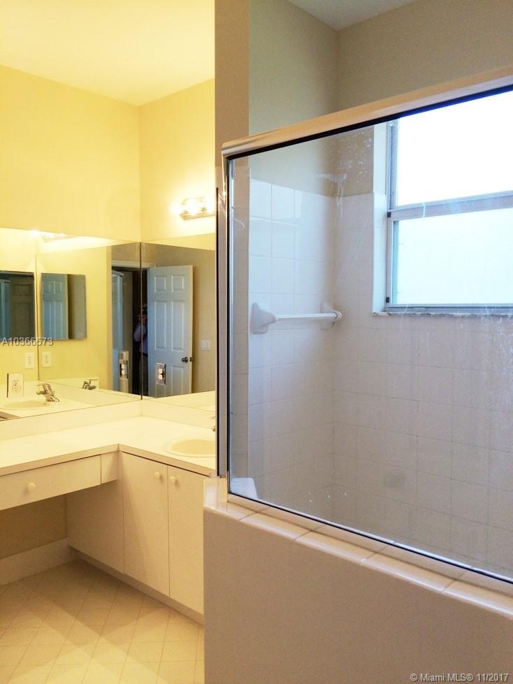 FLORIDIAN BAY ESTATES - Residential Lease