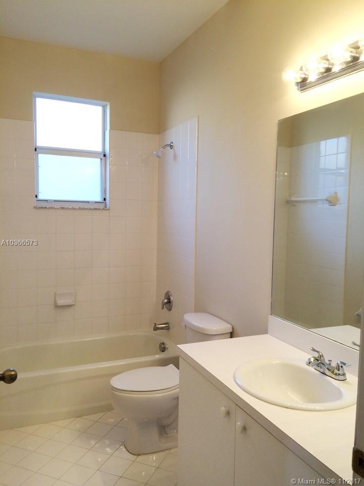 FLORIDIAN BAY ESTATES - Residential Lease