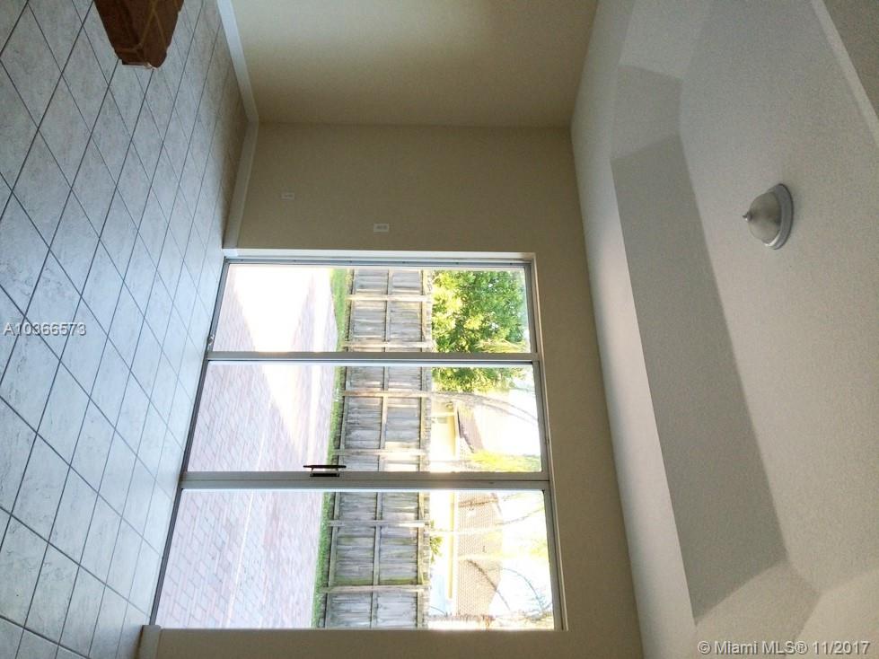 FLORIDIAN BAY ESTATES - Residential Lease