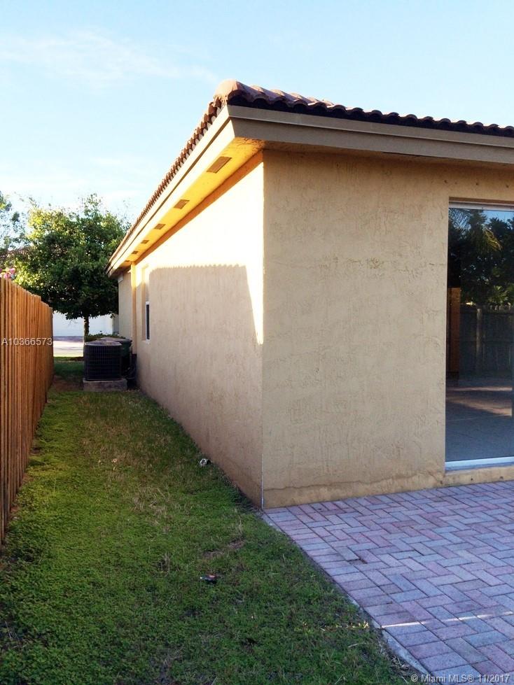 FLORIDIAN BAY ESTATES - Residential Lease