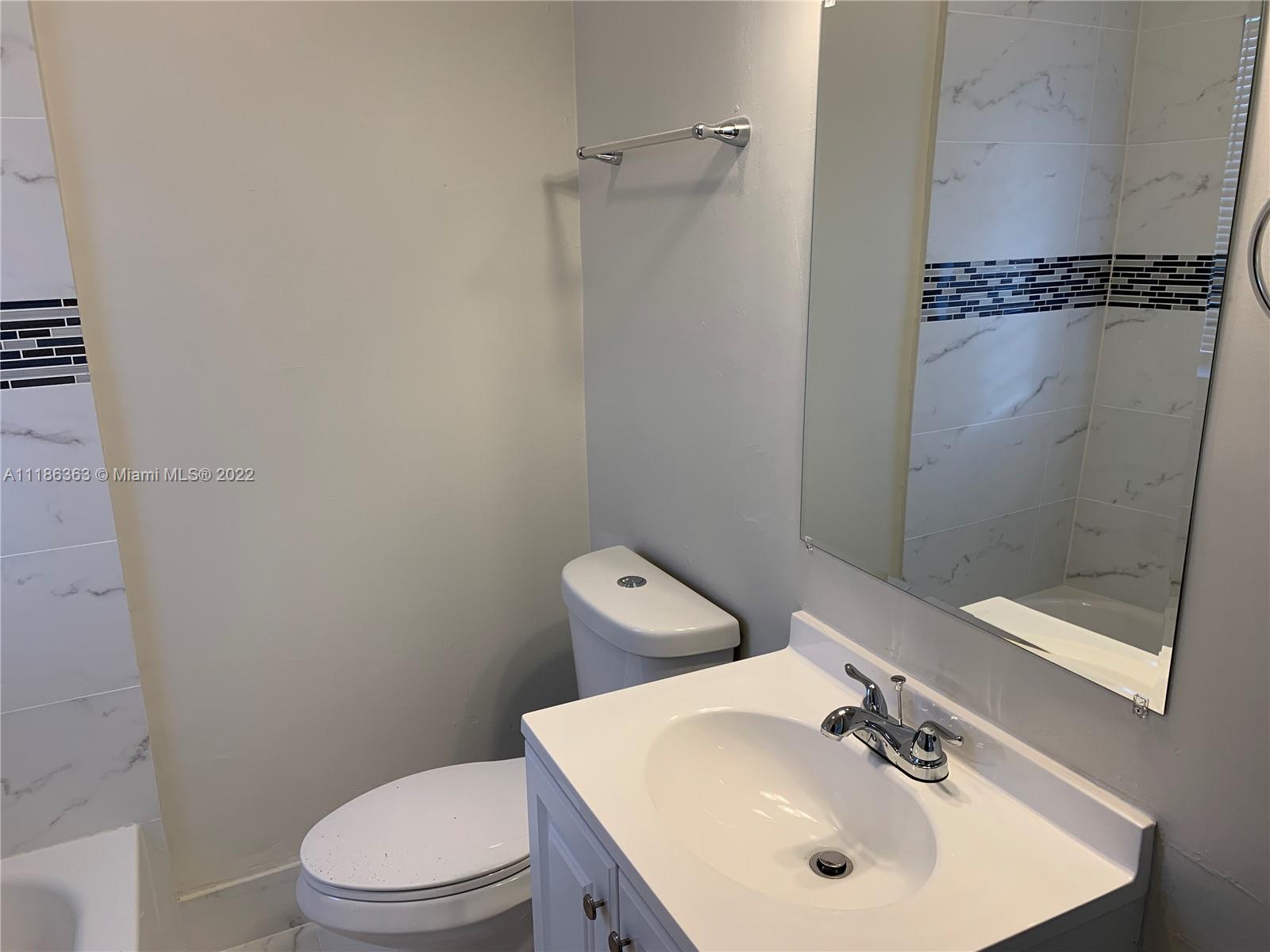 NORTH HOLLYWOOD SQUARE AM - Residential Lease