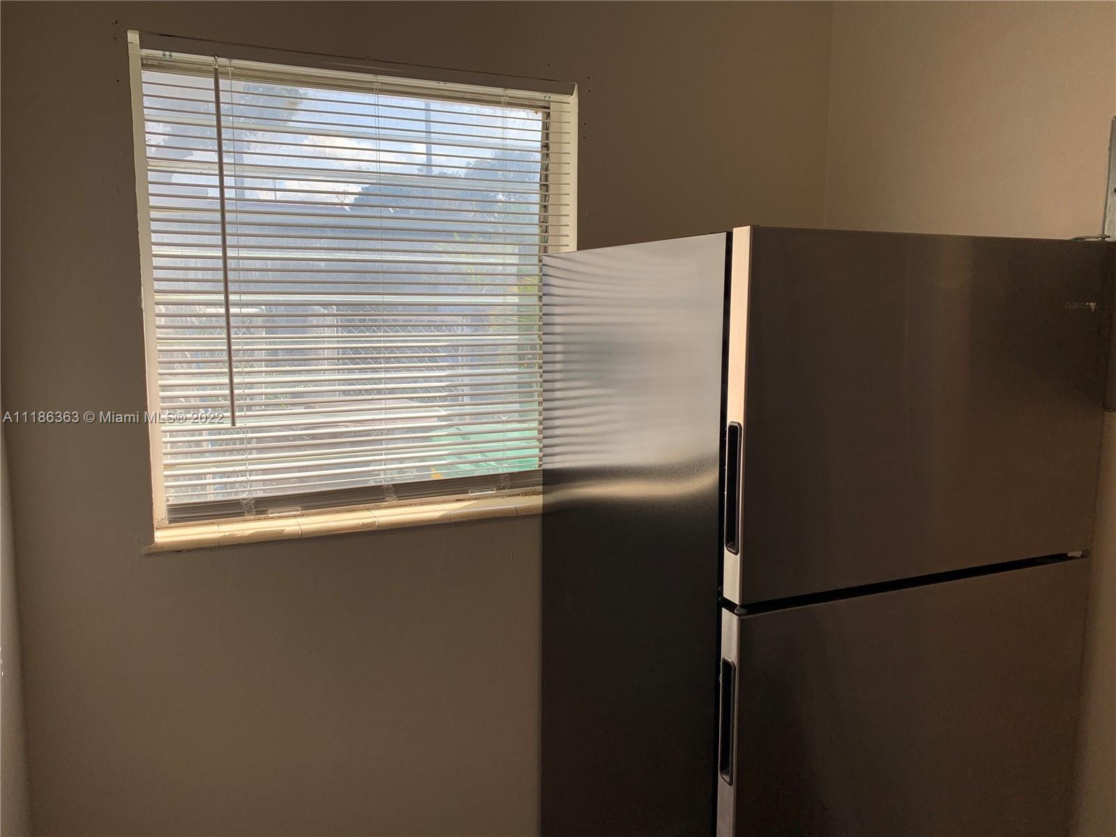 NORTH HOLLYWOOD SQUARE AM - Residential Lease