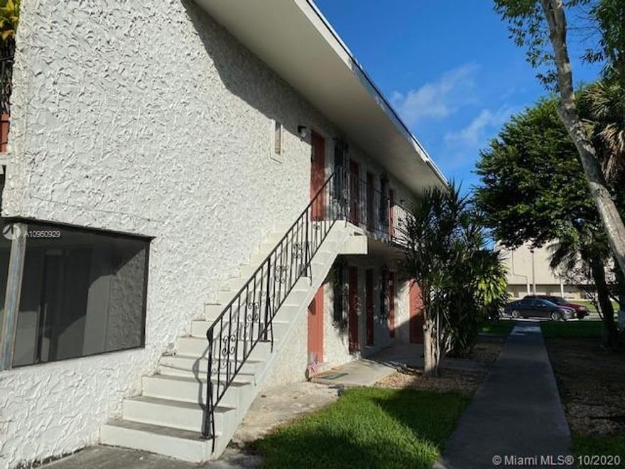 Excellent location to The Falls shopping, 2 bedroom 2 baths unit East of US1 in Palmetto Bay Area.  Updated kitchen counter and cabinets, accordion shutter.  Community picnic area, pool, laundry facility on site, one assigned parking and plenty of guest parking.  Carpet throughout main living area, bedrooms, kitchen has tile floor.  Walking distance to school, shopping center and public transportation.   Investor welcome.  HOA includes water.   Easy to show.