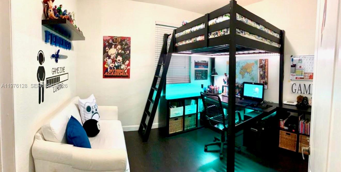 ISLANDS AT DORAL TOWNHOME - Residential