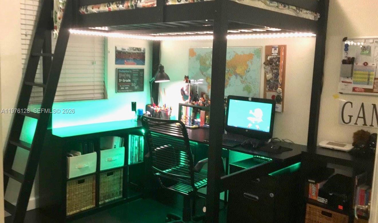 ISLANDS AT DORAL TOWNHOME - Residential