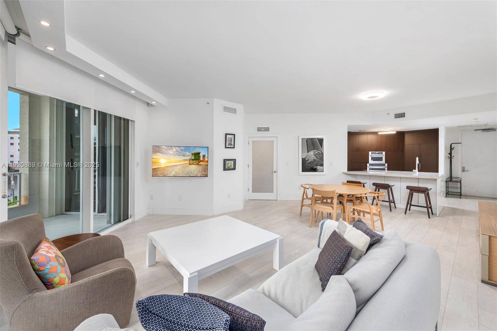 715 Crandon Blvd 305