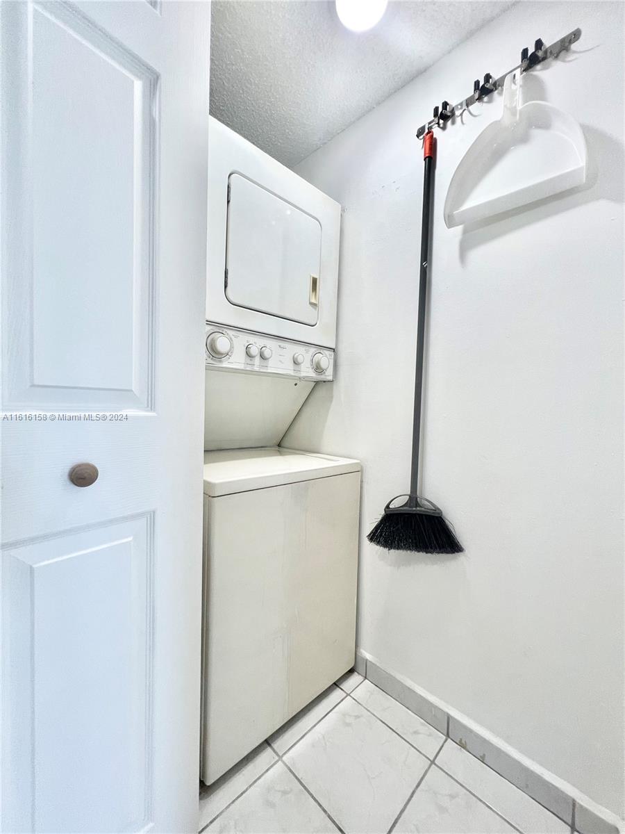 INTERNATIONAL TOWERS COND - Residential Lease