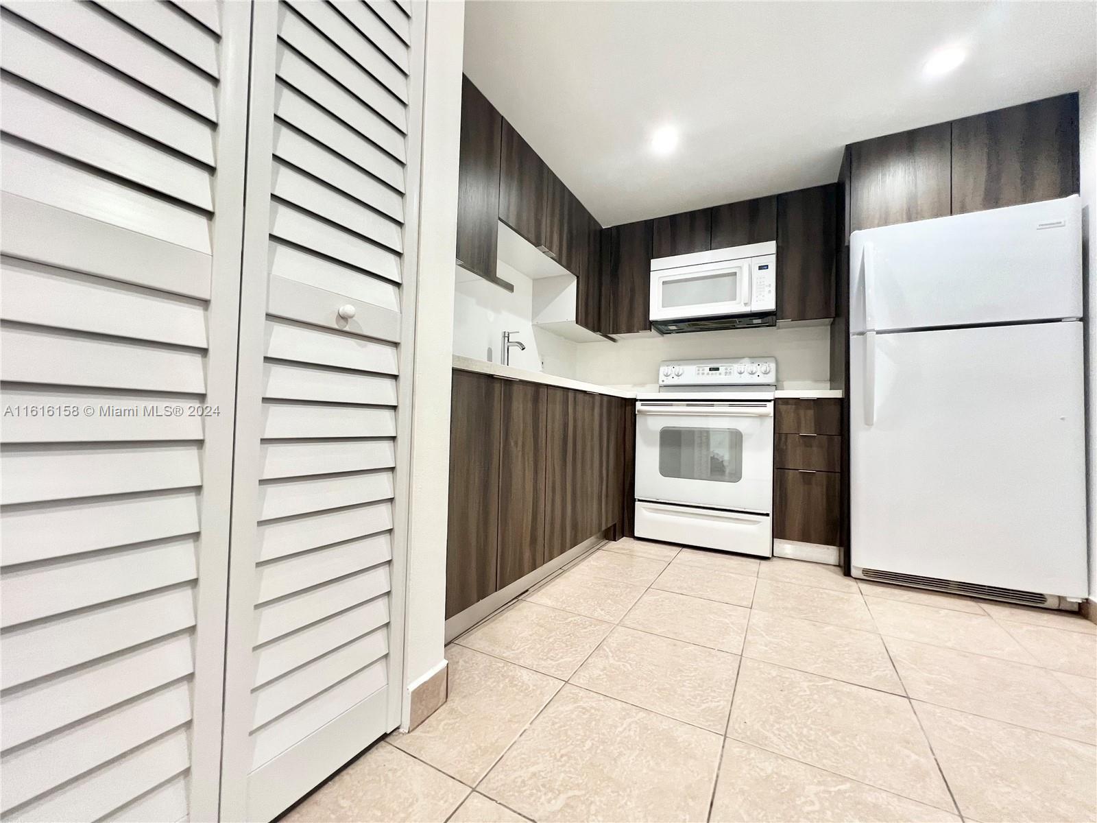 INTERNATIONAL TOWERS COND - Residential Lease