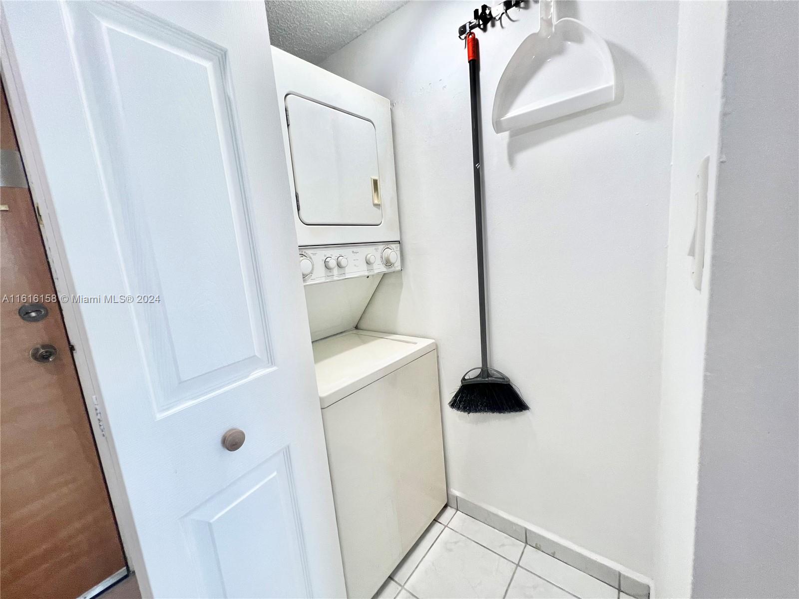 INTERNATIONAL TOWERS COND - Residential Lease