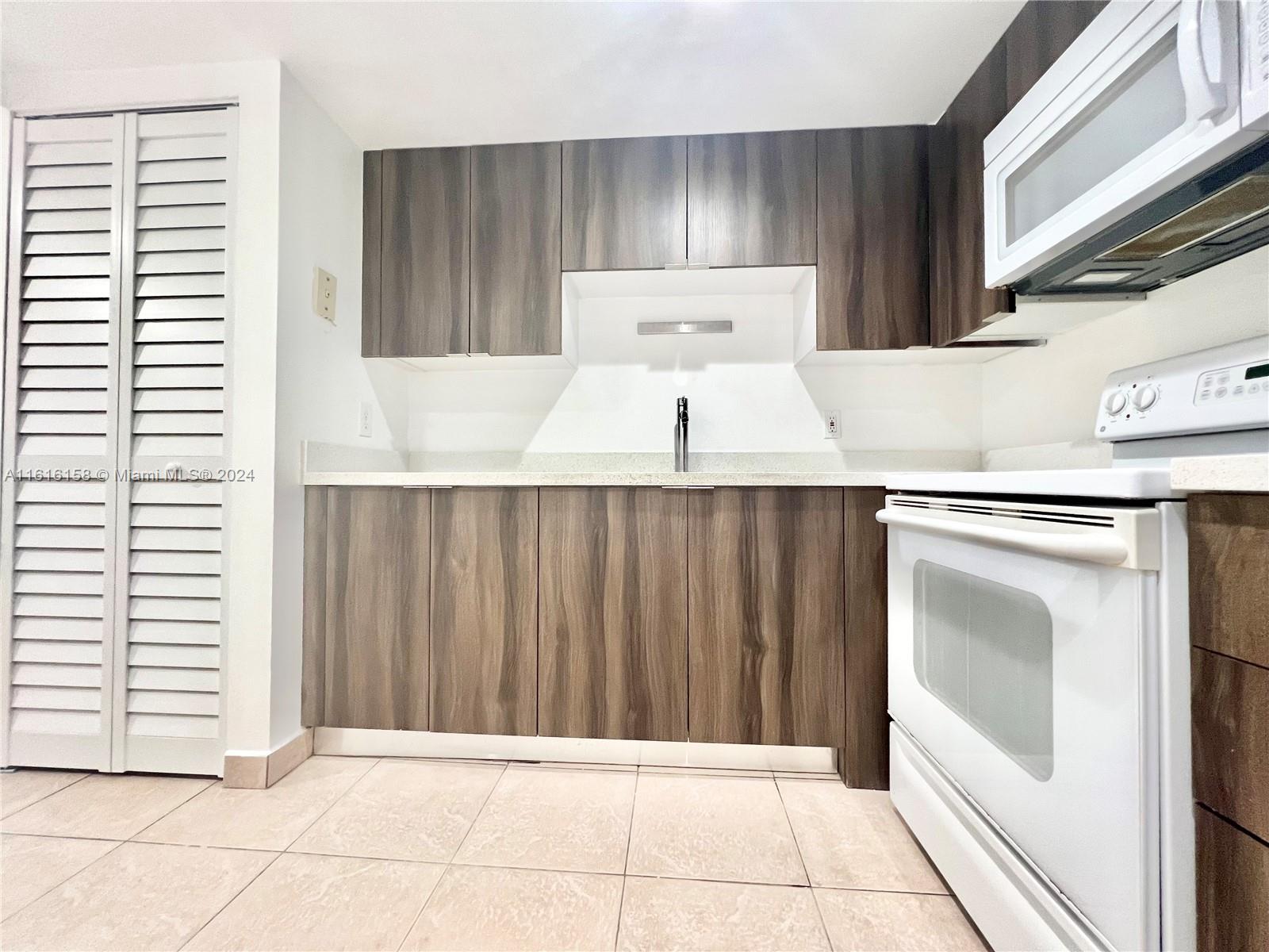 INTERNATIONAL TOWERS COND - Residential Lease