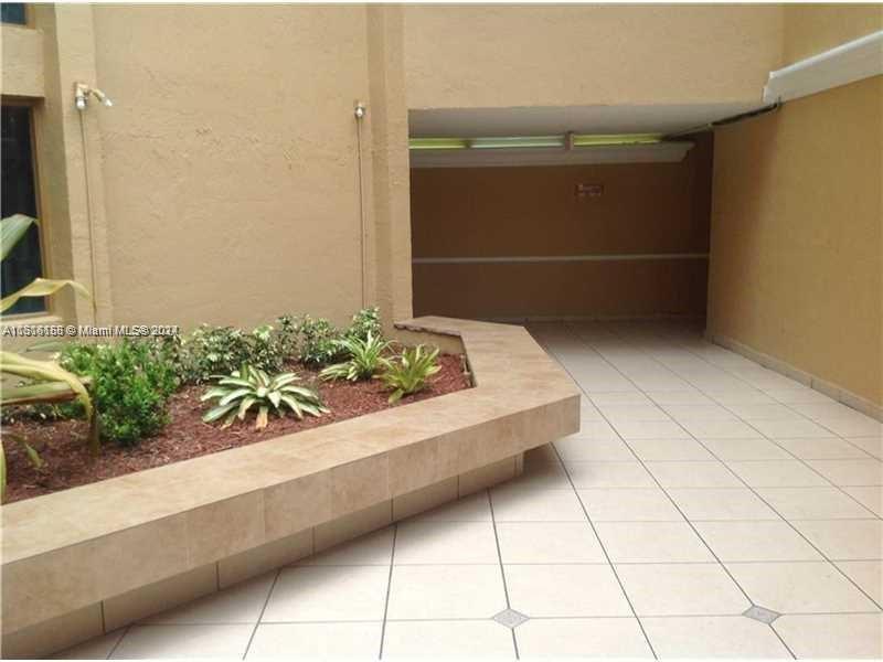 INTERNATIONAL TOWERS COND - Residential Lease