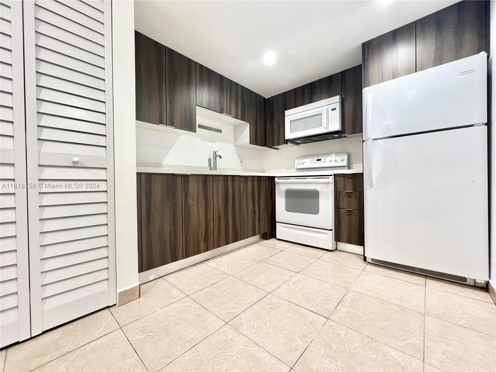 INTERNATIONAL TOWERS COND - Residential Lease