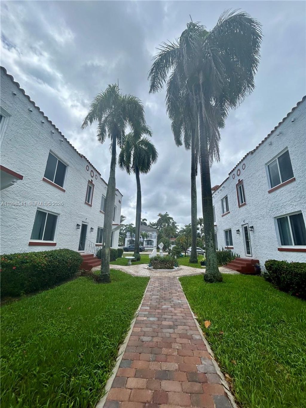 Photo of Hollywood, FL 33019 (MLS # A11998541)