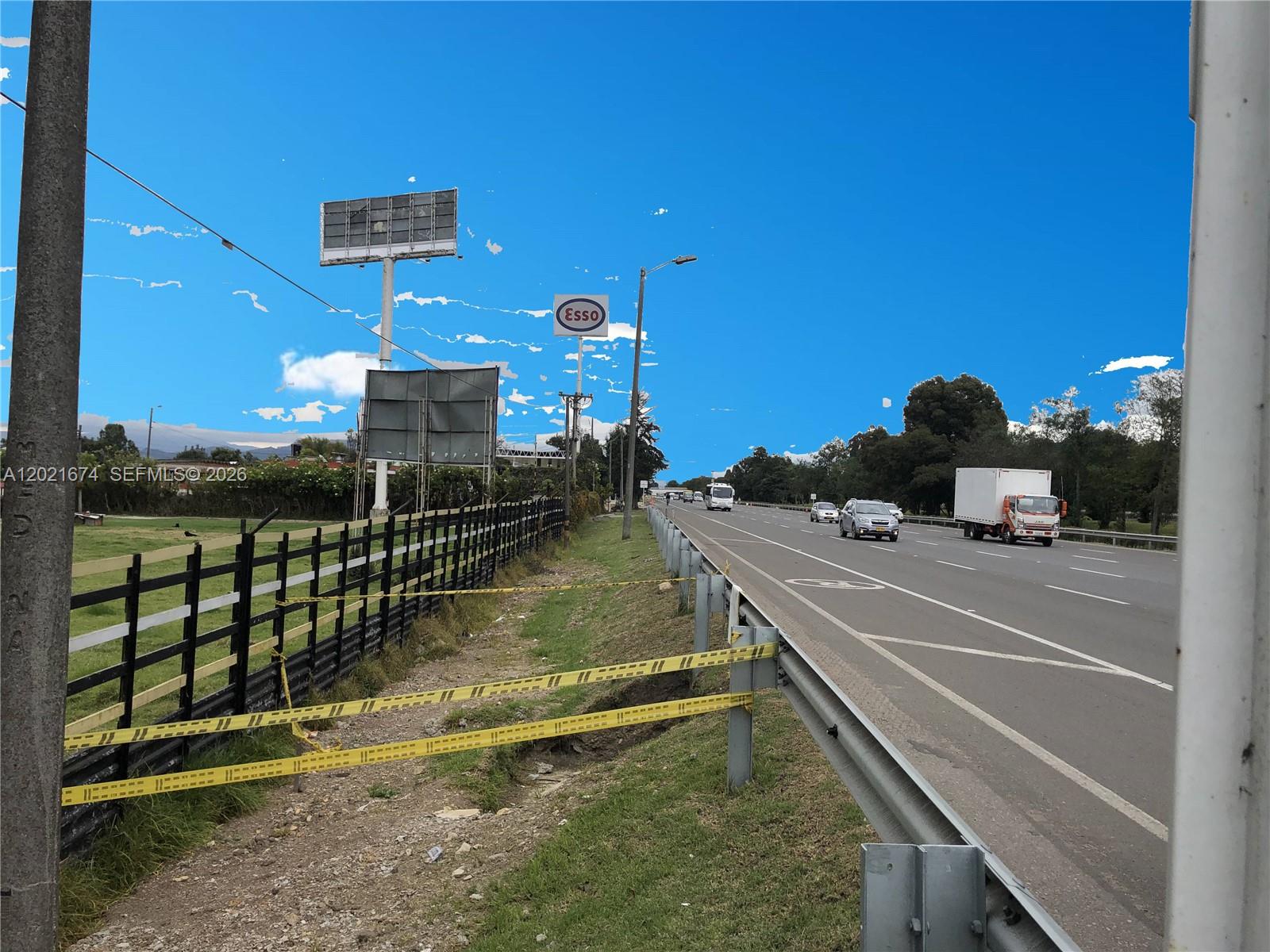 Autopista del Norte Bogota - Chia, Colombia - Photo 4