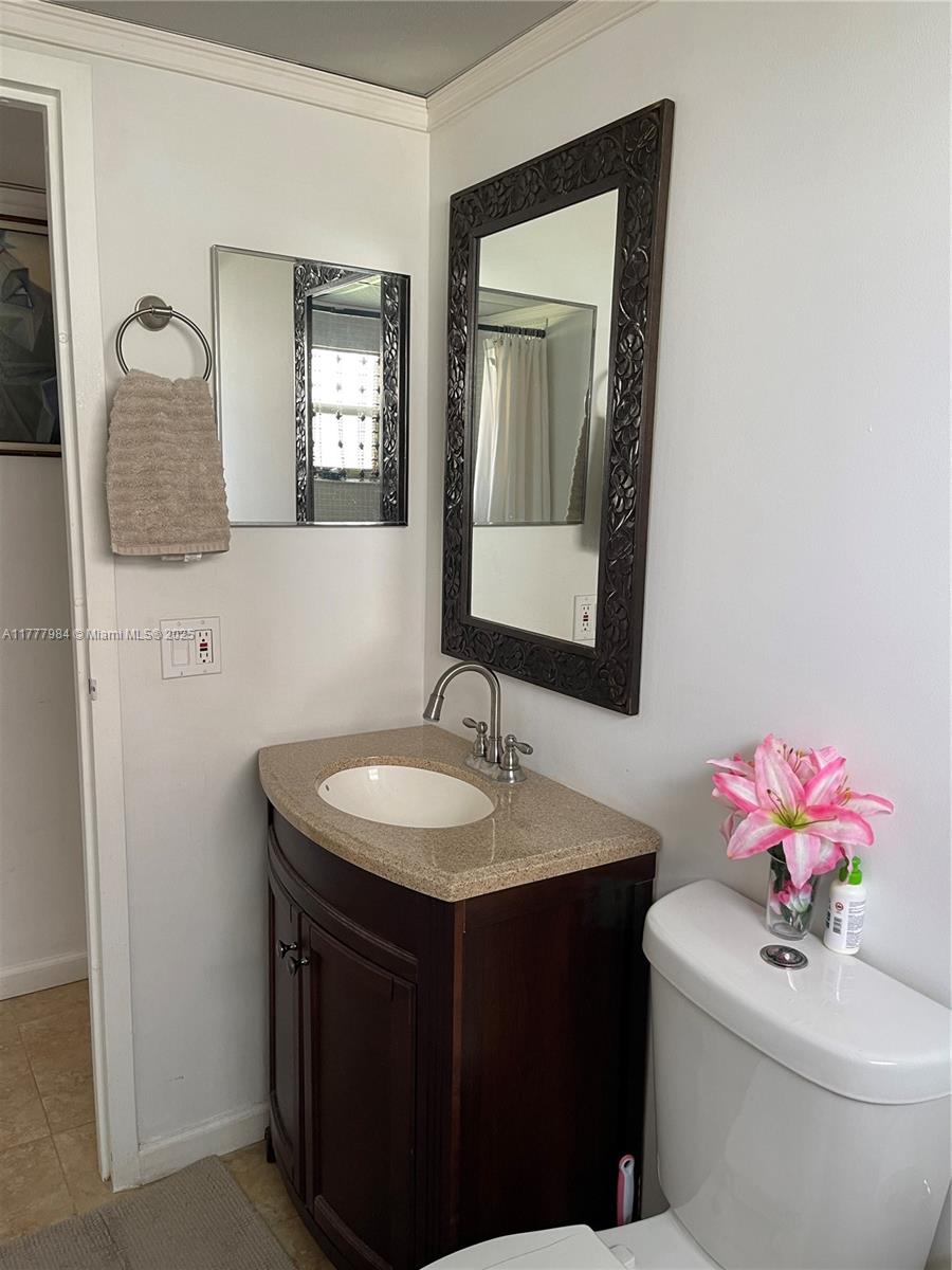 KINGS POINT SAXONY CONDOS - Residential
