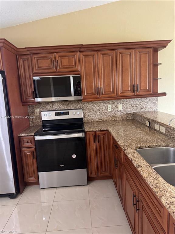 LEHIGH ESTATES - Residential Income