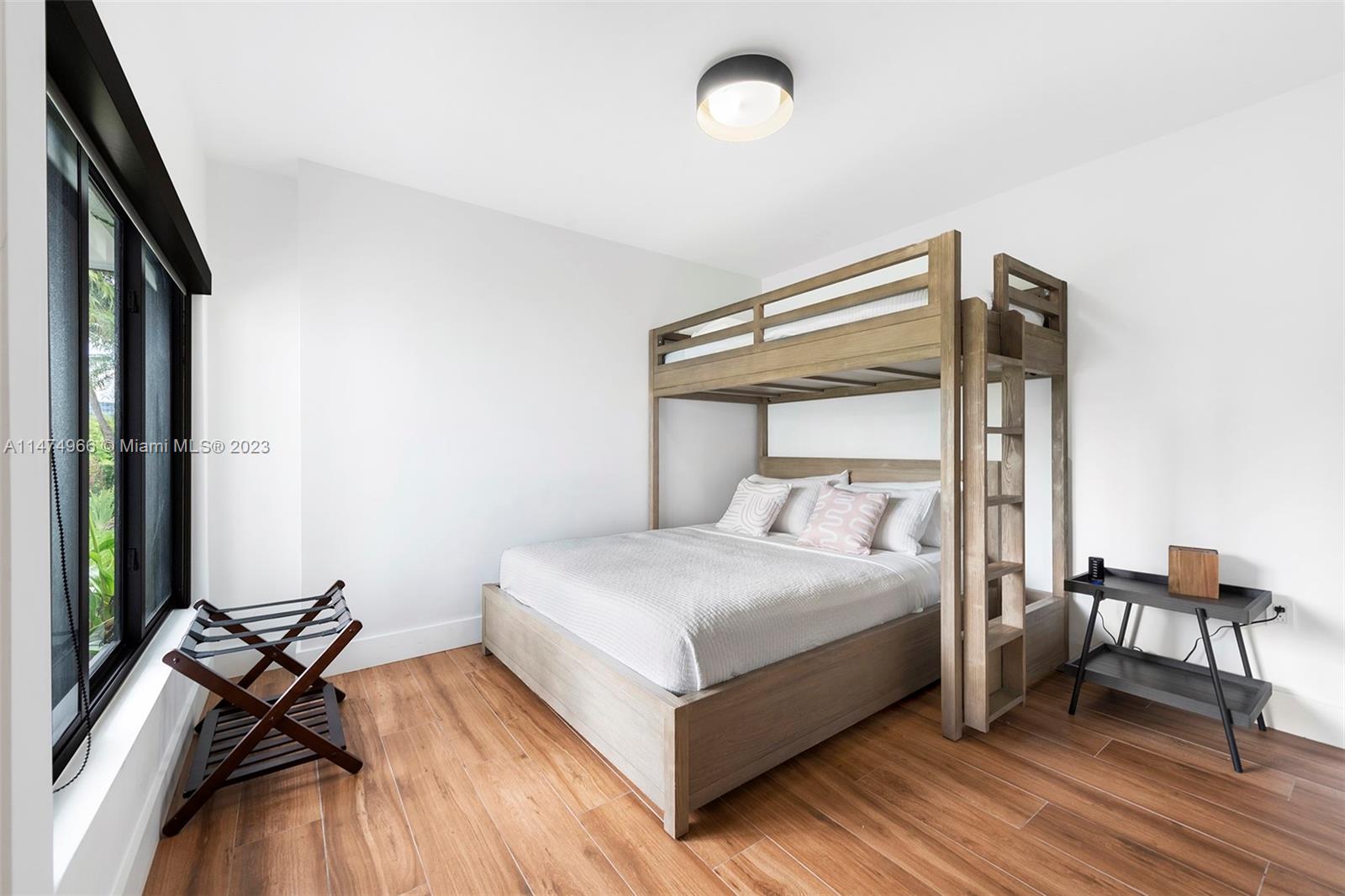 GOLDEN ISLES ESTATES FIRS - Residential