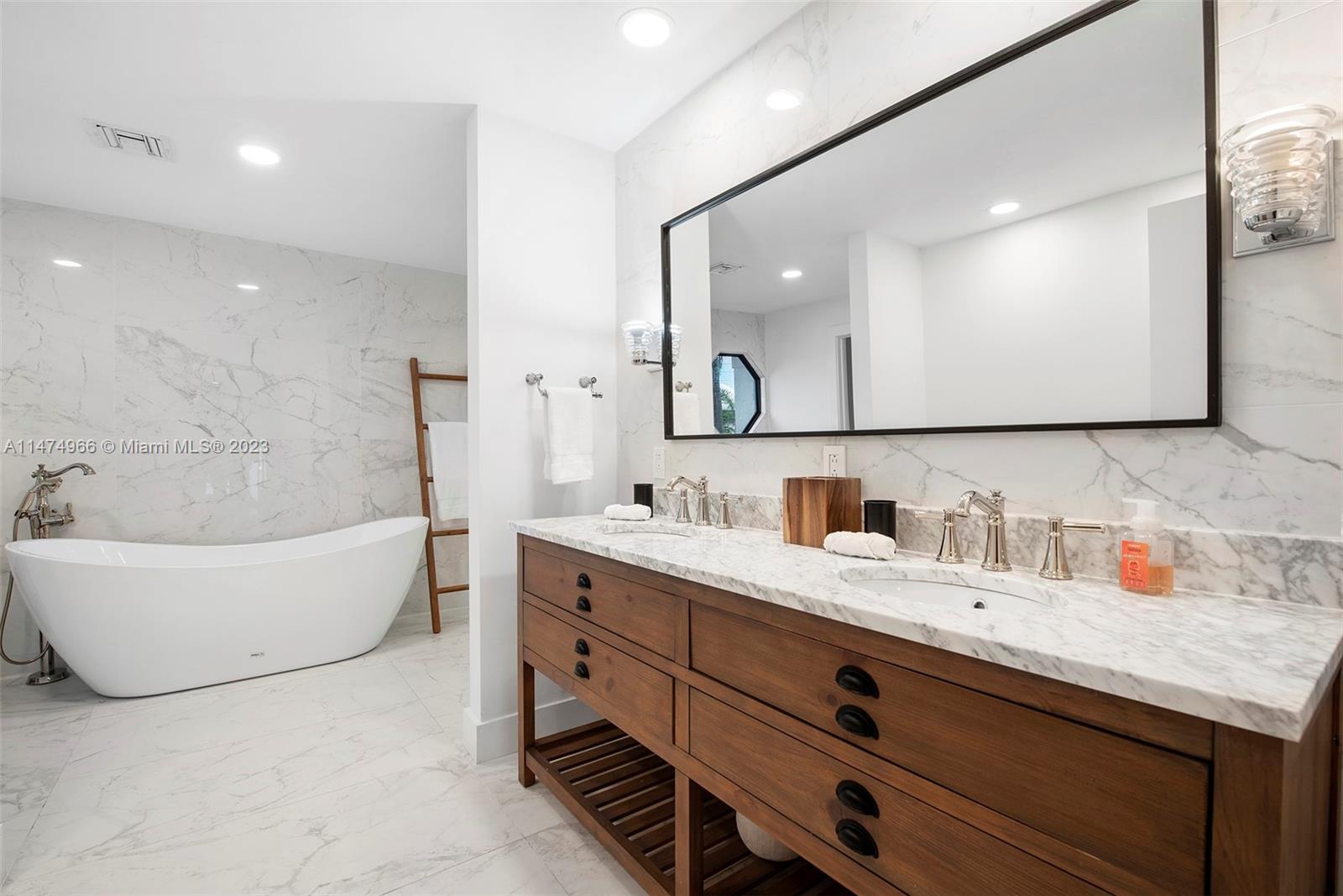 GOLDEN ISLES ESTATES FIRS - Residential