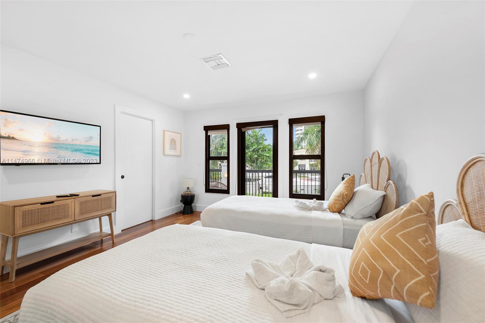 GOLDEN ISLES ESTATES FIRS - Residential