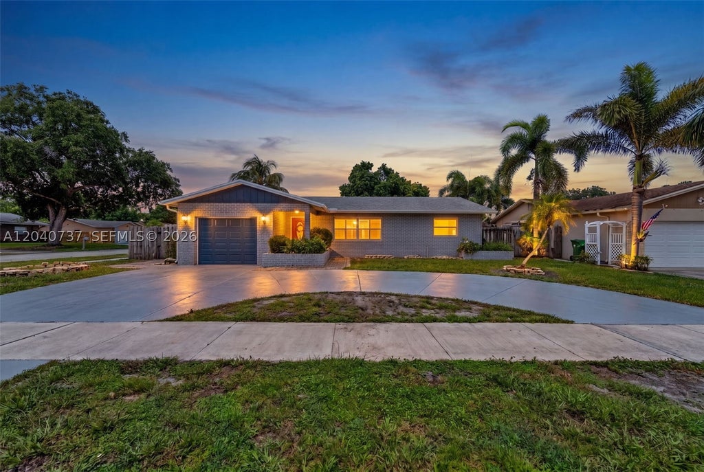 Photo of 6848 NW 27th Way, Fort Lauderdale, FL 33309 (MLS # A12040737)