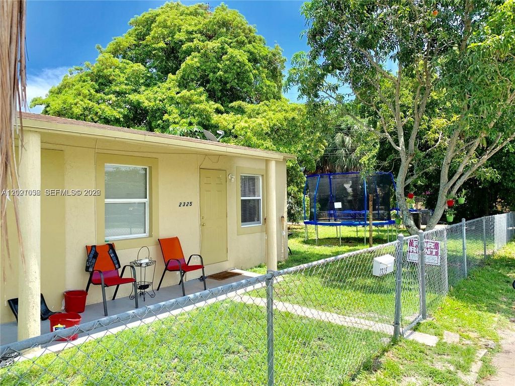 Photo of 2325 N 25th Ave #2325, Hollywood, FL 33020 (MLS # A12021036)