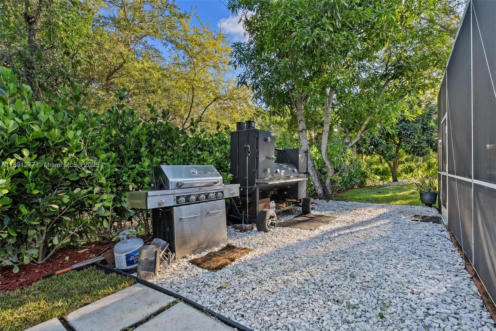 DEL-MAR ESTATES FIRST ADD - Residential Lease