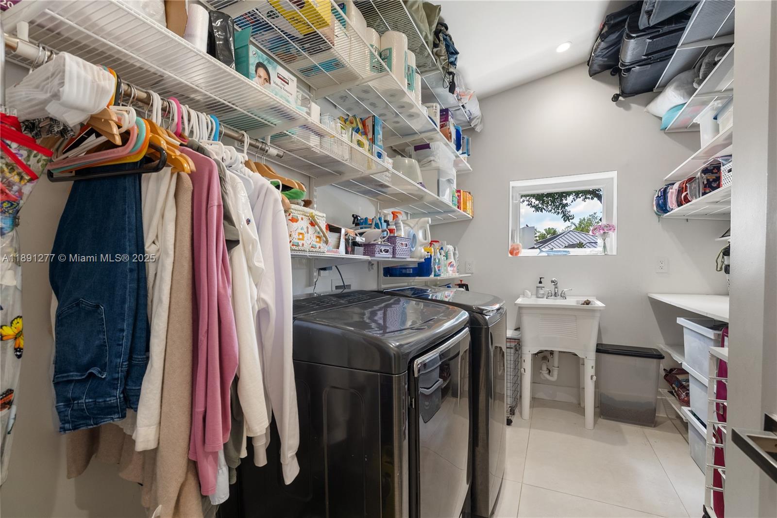 DEL-MAR ESTATES FIRST ADD - Residential Lease